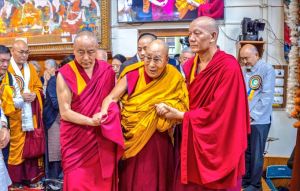  पीएम मोदी ने दलाई लामा को दी जन्मदिन की शुभकामनाएं, बताया- प्रेम और करुणा के प्रतीक