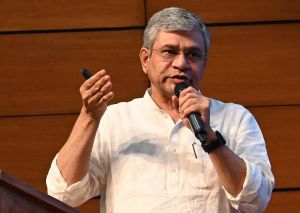  रेल मंत्री अश्विनी वैष्णव ने बिहार को दी पांच नई ट्रेनों की सौगात, कनेक्टिविटी को मिलेगा बढ़ावा