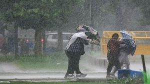 ओडिशा, पश्चिम बंगाल, छत्तीसगढ़ और महाराष्ट्र के कुछ हिस्सों में अत्यधिक भारी वर्षा के लिए रेड अलर्ट जारी