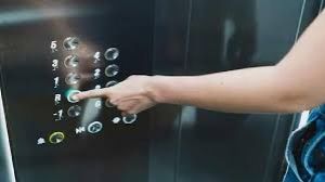  तकनीकी खराबी के कारण तीन घंटे तक लिफ्ट में फंसे रहे 10 लोग