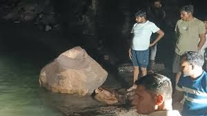 जलप्रपात में डूबने से तीन छात्रों की मौत
