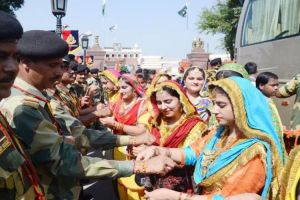  भारत-चीन सीमा पर तैनात सुरक्षाकर्मियों के साथ छत्तीसगढ़ सहित पांच राज्यों की 18 महिलाओं ने मनाया रक्षाबंधन