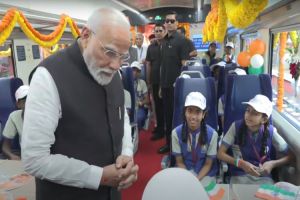  प्रधानमंत्री मोदी ने बेंगलुरु मेट्रो रेल की &lsquo;येलो लाइन&rsquo; का उद्घाटन किया