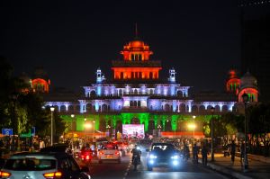 79वें स्वतंत्रता दिवस पर तिरंगे की रोशनी से जगमगाए ऐतिहासिक स्थल 79वें स्वतंत्रता दिवस पर तिरंगे की रोशनी से जगमगाए ऐतिहासिक स्थल