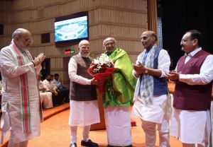 पीएम मोदी ने उपराष्ट्रपति पद के उम्मीदवार सीपी राधाकृष्णन को एनडीए सांसदों से मिलवाया, समर्थन की अपील पीएम मोदी ने उपराष्ट्रपति पद के उम्मीदवार सीपी राधाकृष्णन को एनडीए सांसदों से मिलवाया, समर्थन की अपील