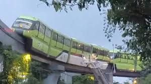 मुंबई में फंसी दो मोनोरेल ट्रेन से 500 से अधिक यात्रियों को निकाला गया मुंबई में फंसी दो मोनोरेल ट्रेन से 500 से अधिक यात्रियों को निकाला गया