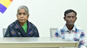 तेलंगाना में दो वरिष्ठ माओवादी नेताओं ने किया आत्मसमर्पण, 40 साल बाद मुख्यधारा में वापस लौटे तेलंगाना में दो वरिष्ठ माओवादी नेताओं ने किया आत्मसमर्पण, 40 साल बाद मुख्यधारा में वापस लौटे