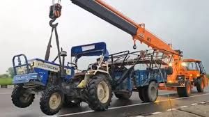 ट्रैक्टर और ट्रक की टक्कर में आठ लोगों की मौत