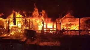 नैनीताल में आग लगने से ओल्ड लंदन हाउस राख, बुजुर्ग महिला की मौत