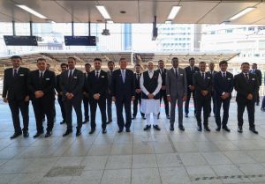 पीएम मोदी ने जापान में भारतीय रेल चालकों से मुलाकात पीएम मोदी ने जापान में भारतीय रेल चालकों से मुलाकात