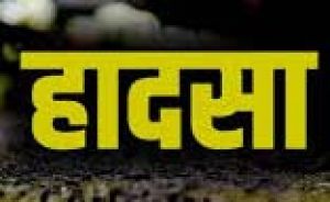 कार और ट्रक के बीच टक्कर में पांच लोगों की मौत कार और ट्रक के बीच टक्कर में पांच लोगों की मौत