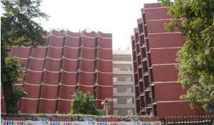 चुनाव आयोग ने बदले नियम, अब ईवीएम बैलेट पेपर पर दिखेंगी रंगीन तस्वीरें, शुरुआत बिहार से