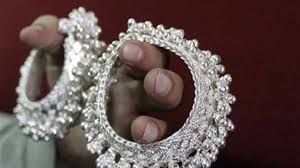   चांदी ने इस साल अबतक दिया 49 प्रतिशत का रिटर्न; सोने, शेयर बाजार को पीछे छोड़ा