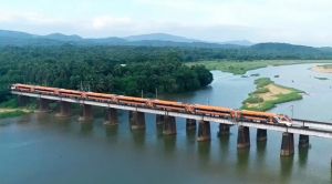 केरल को मिली तीसरी वंदे भारत एक्सप्रेस, एर्नाकुलम-बेंगलुरु ट्रेन सेवा को मंजूरी, नवंबर के मध्य तक शुरू होगी यात्रा