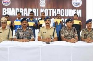 तेलंगाना पुलिस के समक्ष छह माओवादियों ने आत्मसमर्पण किया