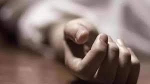  गोद में बेटे के दम तोड़ने के बाद दिल का दौरा पड़ने से व्यक्ति की मौत