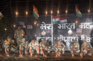 भारत-पाक सीमा पर मनाई गई दीपावली, बीएसएफ ने दिया सुरक्षा का संदेश