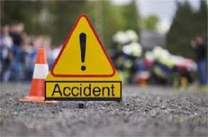  टायर फटने के बाद वाहन के पलट जाने से चार यात्रियों की मौत, 12 घायल