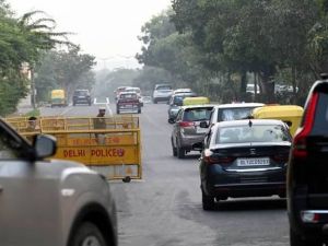 यात्रियों से रेलवे स्टेशन, मेट्रो, हवाई अड्डे पर समय से पहले पहुंचने की अपील