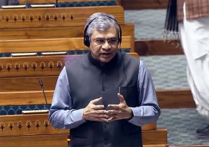 रेलवे स्टेशन पर अब 80% मेल और एक्सप्रेस ट्रेनें समय पर आ रहीं : अश्विनी वैष्णव रेलवे स्टेशन पर अब 80% मेल और एक्सप्रेस ट्रेनें समय पर आ रहीं : अश्विनी वैष्णव