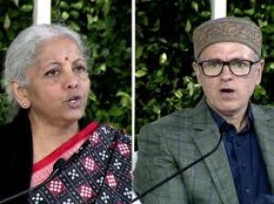 सीतारमण ने अर्थव्यवस्था के लिए उमर अब्दुल्ला के प्रयासों की तारीफ की सीतारमण ने अर्थव्यवस्था के लिए उमर अब्दुल्ला के प्रयासों की तारीफ की