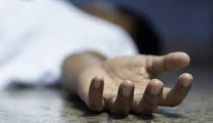 एक परिवार के चार सदस्य घर पर मृत मिले