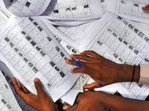 एसआईआर के लिये दस्तावेज जुटाने 29 साल बाद लौटा बुजुर्ग, मृत मान चुके थे परिजन