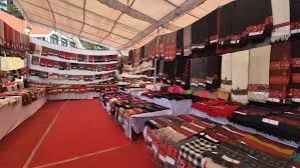 हिमाचल के पारंपरिक शॉल उद्योग ने गिनीज बुक में दर्ज कराया नाम हिमाचल के पारंपरिक शॉल उद्योग ने गिनीज बुक में दर्ज कराया नाम