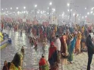 बंगाल : ठंड के बावजूद लाखों श्रद्धालुओं ने मकर संक्रांति पर गंगासागर में स्नान किया