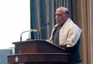 तेजी से निर्णय लेते हुए प्रौद्योगिकी को लागू करने वाला देश ही आगे रहता है : राजनाथ