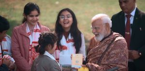 परीक्षा पे चर्चा&rsquo; कार्यक्रम में सिक्किम की एक छात्रा ने पीएम मोदी को दिया खास गिफ्ट