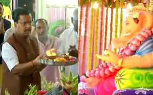 गणेश चतुर्थी पर नितिन नवीन ने भाजपा मुख्यालय में पूजा-अर्चना की गणेश चतुर्थी पर नितिन नवीन ने भाजपा मुख्यालय में पूजा-अर्चना की
