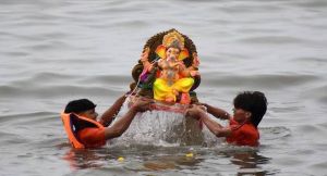 मुंबई में डेढ़ दिन बाद भगवान गणेश की 61,600 से अधिक प्रतिमाओं का विसर्जन