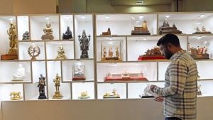 मोदी को मिले उपहारों की नीलामी में 'एचएमएस विक्ट्री' मॉडल