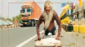  संत की अद्भुत आस्था... 60 की उम्र में 7 साल तक करेंगे यात्रा, रोज करते हैं 2100 बार द&zwj;ंडवत प्रणाम