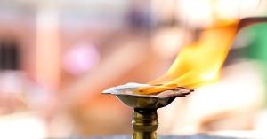  पूजा-पाठ में क्यों जलाते हैं कपूर? गजब के फायदे, रिश्ते होंगे मधुर