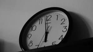 दिवाली से पहले घर से निकाल दें ये 6 अशुभ चीजें