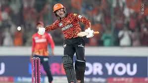 अभिषेक के तूफान में उड़ा पंजाब, सनराइजर्स आठ विकेट से जीता अभिषेक के तूफान में उड़ा पंजाब, सनराइजर्स आठ विकेट से जीता