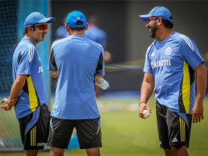 श्रीलंका से 27 साल बाद श्रृंखला गंवाने से बचने के लिए स्पिनरों पर हावी होना होगा भारत को श्रीलंका से 27 साल बाद श्रृंखला गंवाने से बचने के लिए स्पिनरों पर हावी होना होगा भारत को