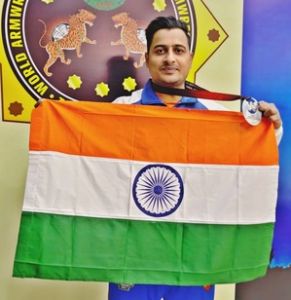 वर्ल्ड पैरा-आर्म रेसलिंग कप : भिलाई के पैरा-एथलीट श्रीमंत झा ने जीता रजत वर्ल्ड पैरा-आर्म रेसलिंग कप : भिलाई के पैरा-एथलीट श्रीमंत झा ने जीता रजत