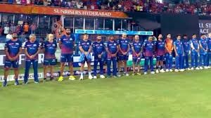 सुपर कप मैच के दौरान खिलाड़ियों ने आतंकी हमले के पीड़ितों के प्रति शोक जताते हुए काली पट्टी बांधी