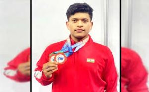 भारत के पर्व चौधरी ने युवा एवं जूनियर विश्व चैंपियनशिप में कांस्य पदक जीता