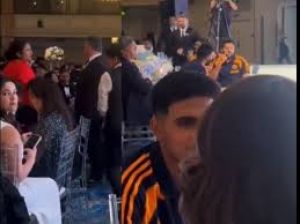 शुभमन गिल और सारा तेंदुलकर एक फ्रेम में आए नजर शुभमन गिल और सारा तेंदुलकर एक फ्रेम में आए नजर