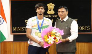 केंद्रीय मंत्री मनसुख मंडाविया ने स्पीड स्केटिंग विश्व चैंपियनशिप  के पदक विजेताओं को किया सम्मानित